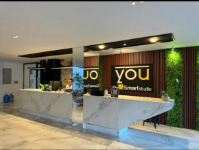 Studio moderno frente al green tower